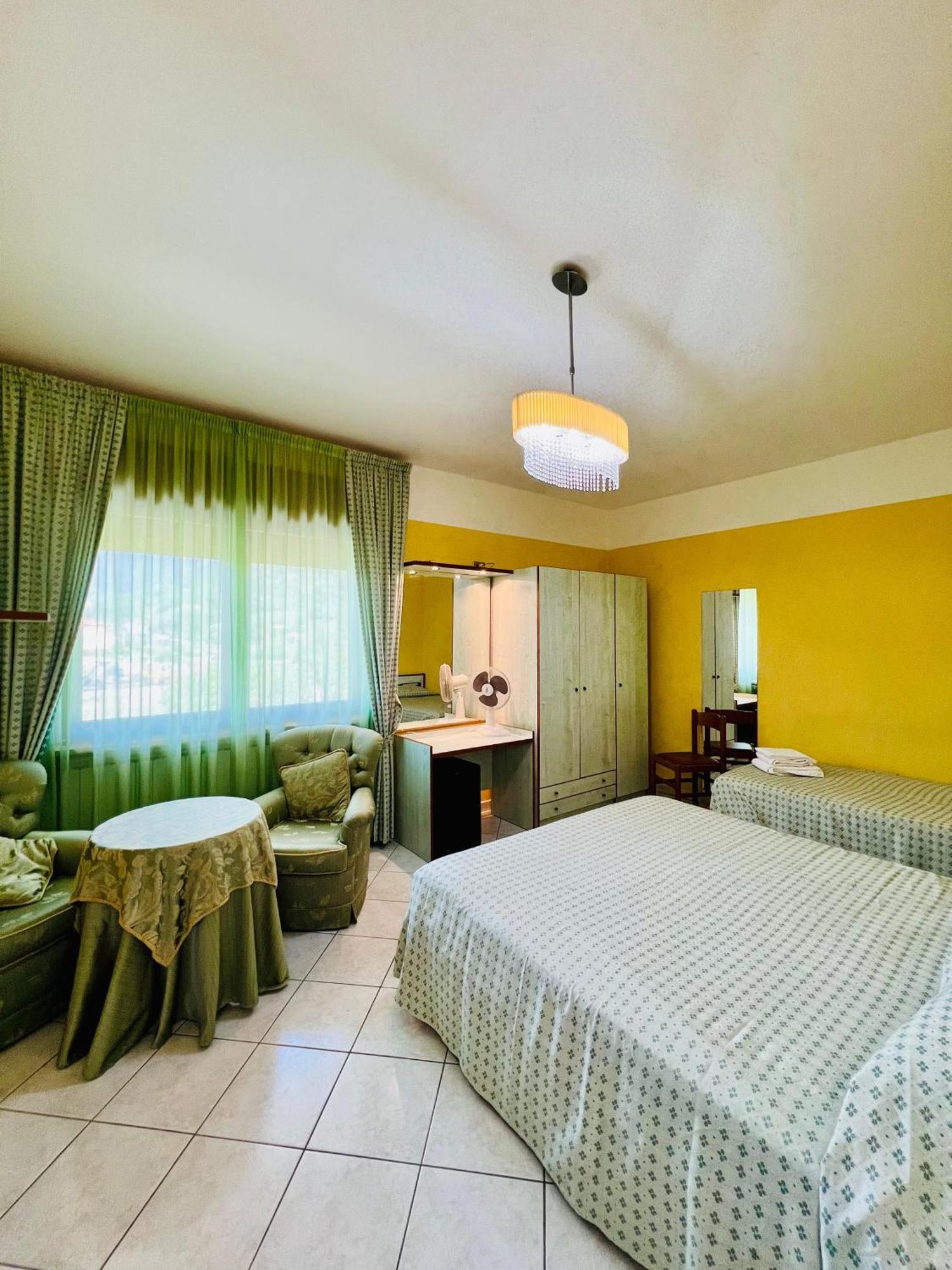 Hotel Paradiso Celano Ngoại thất bức ảnh