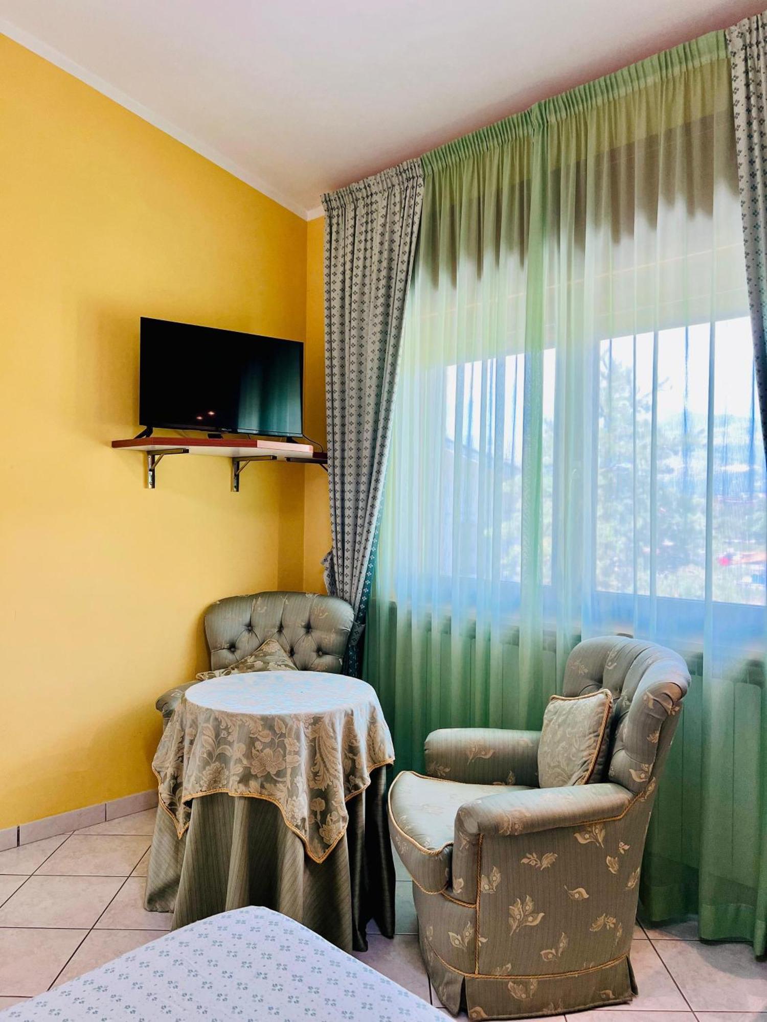 Hotel Paradiso Celano Ngoại thất bức ảnh