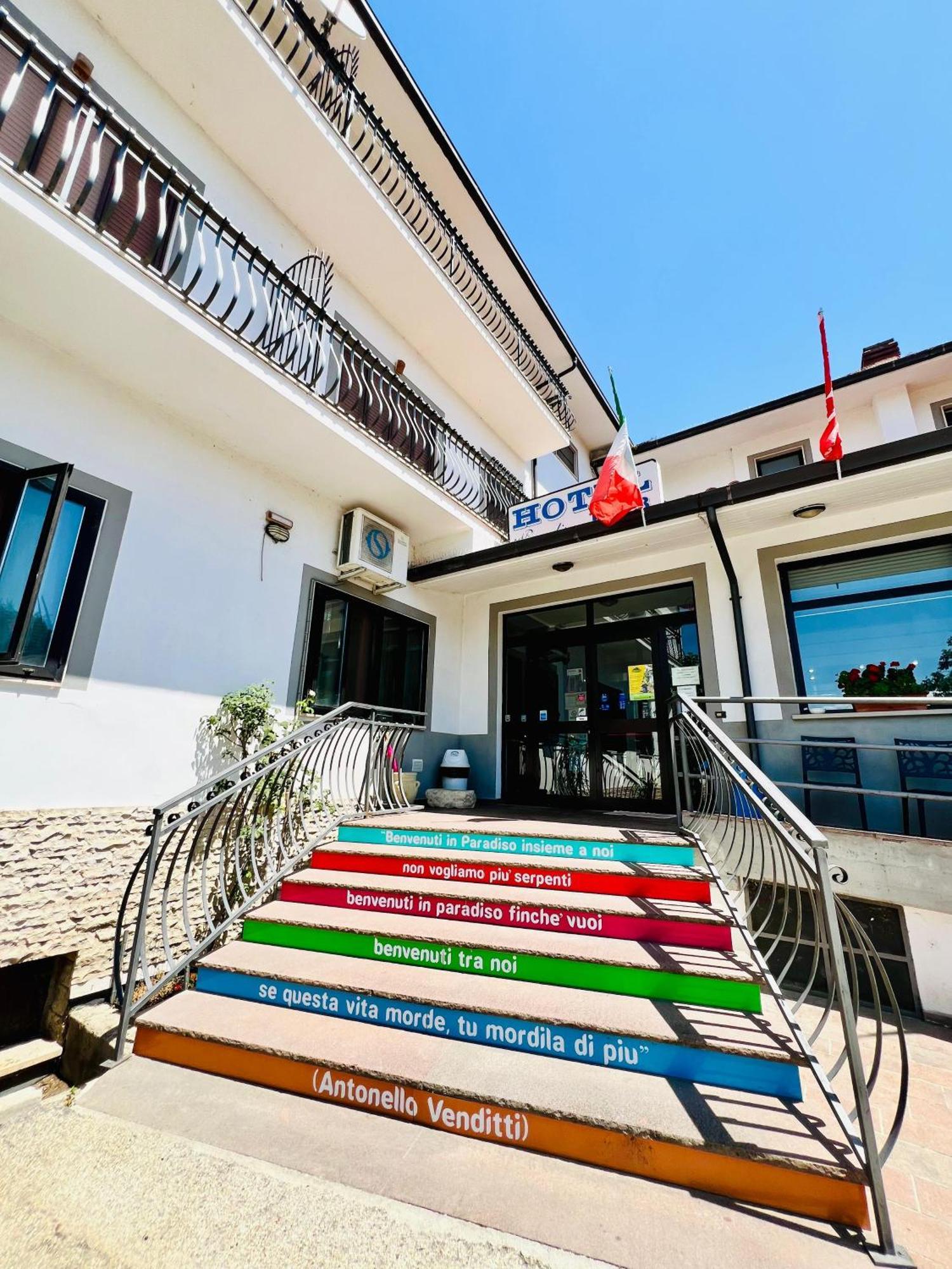 Hotel Paradiso Celano Ngoại thất bức ảnh
