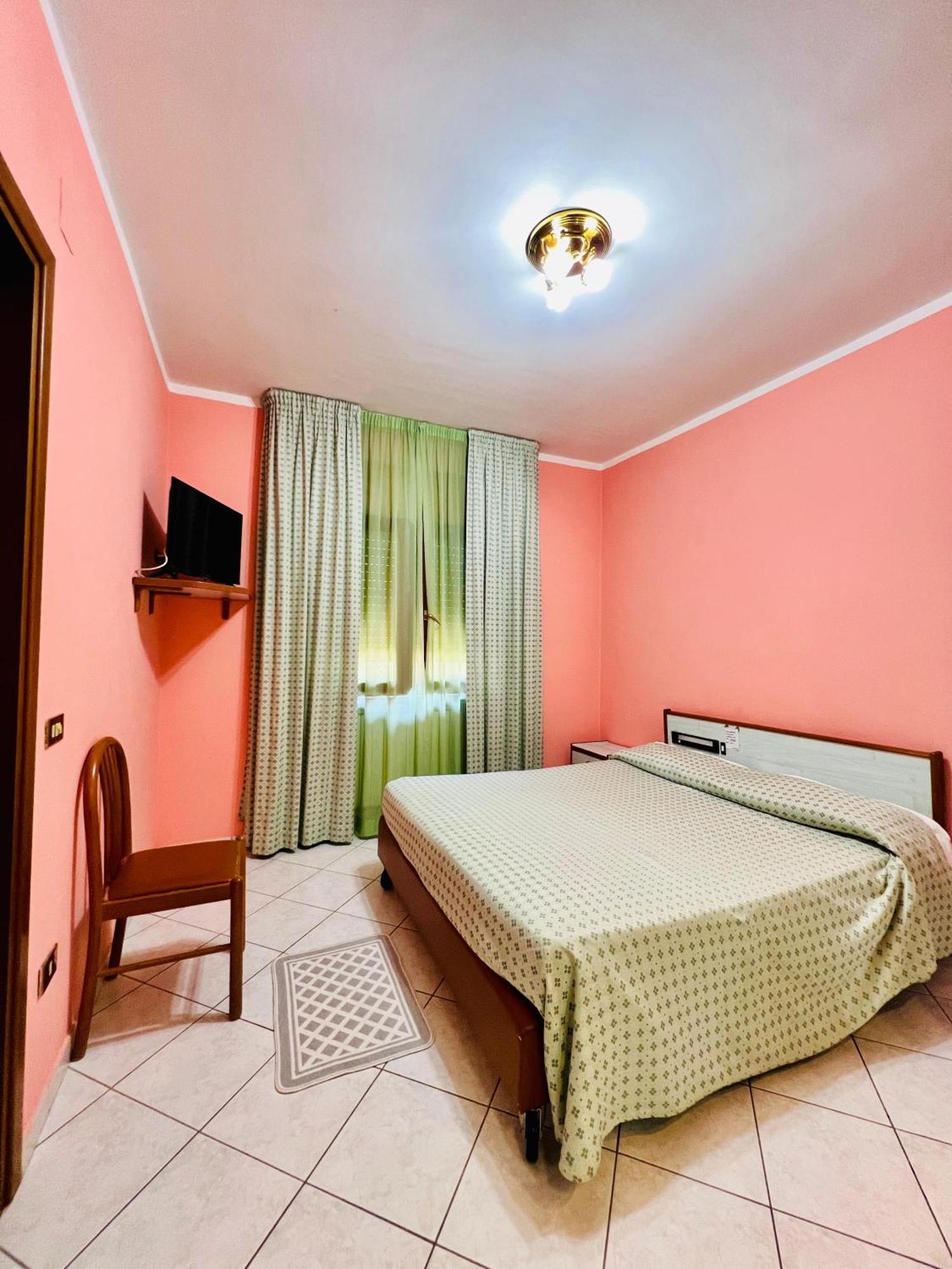 Hotel Paradiso Celano Ngoại thất bức ảnh