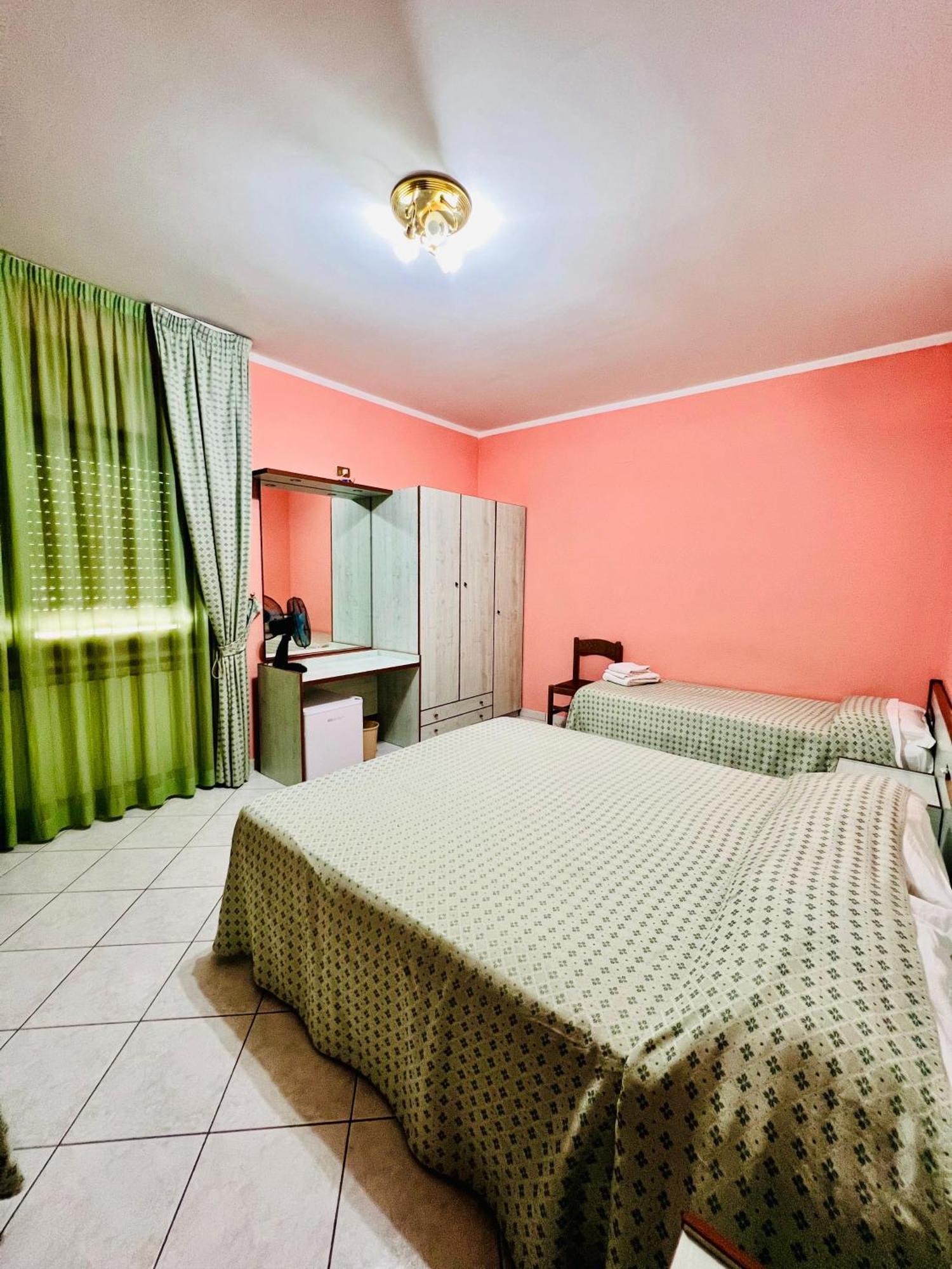 Hotel Paradiso Celano Ngoại thất bức ảnh